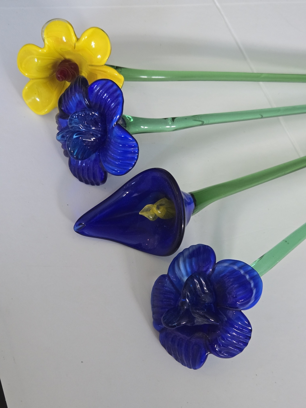 4 PC Long Stemmed Hand Blown Glass Art Flowers Yellow Daffodil Blue Orchid, Lily
